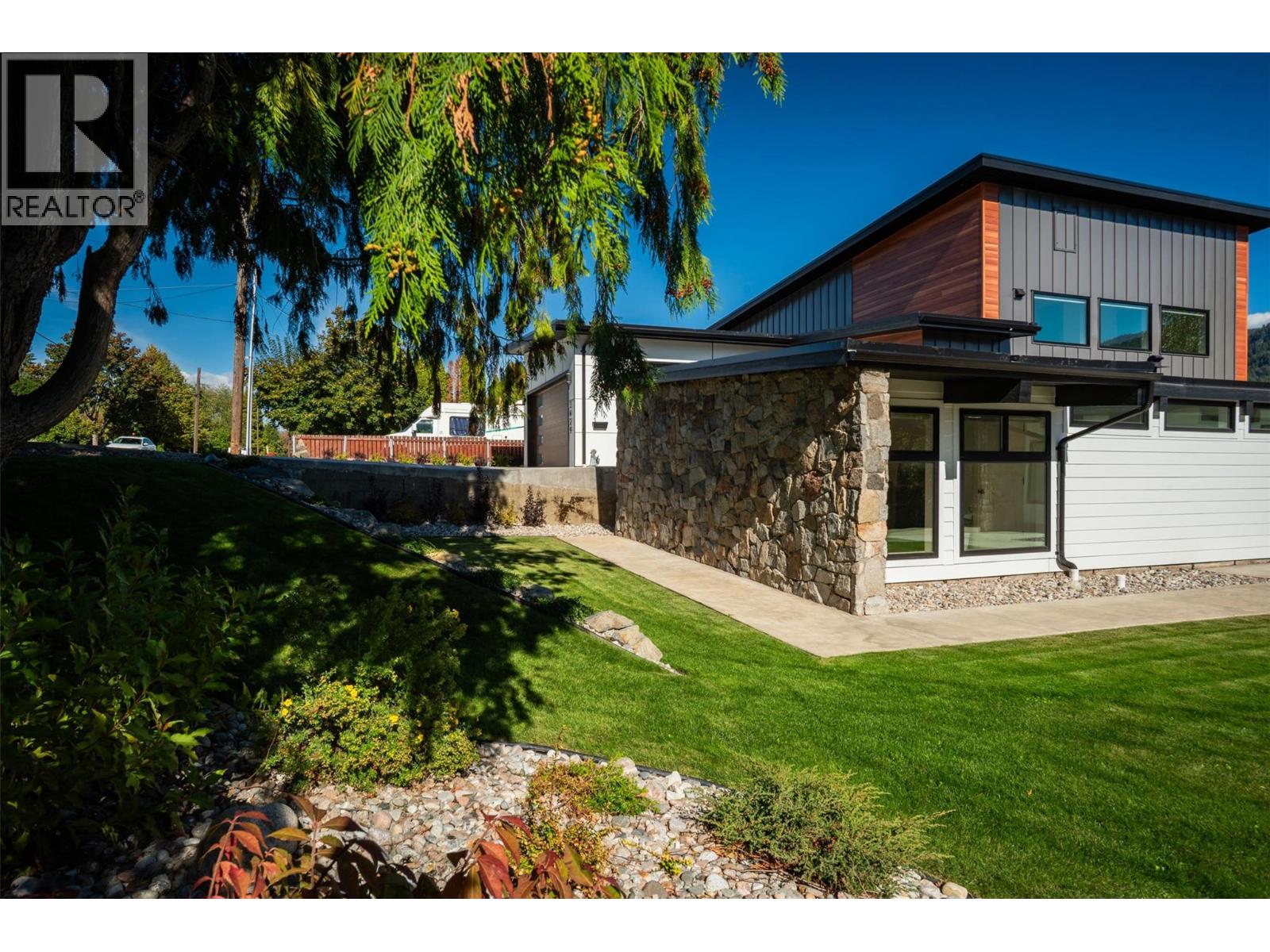 3429 8th Avenue, Castlegar, British Columbia  V1N 4L1 - Photo 67 - 10366107