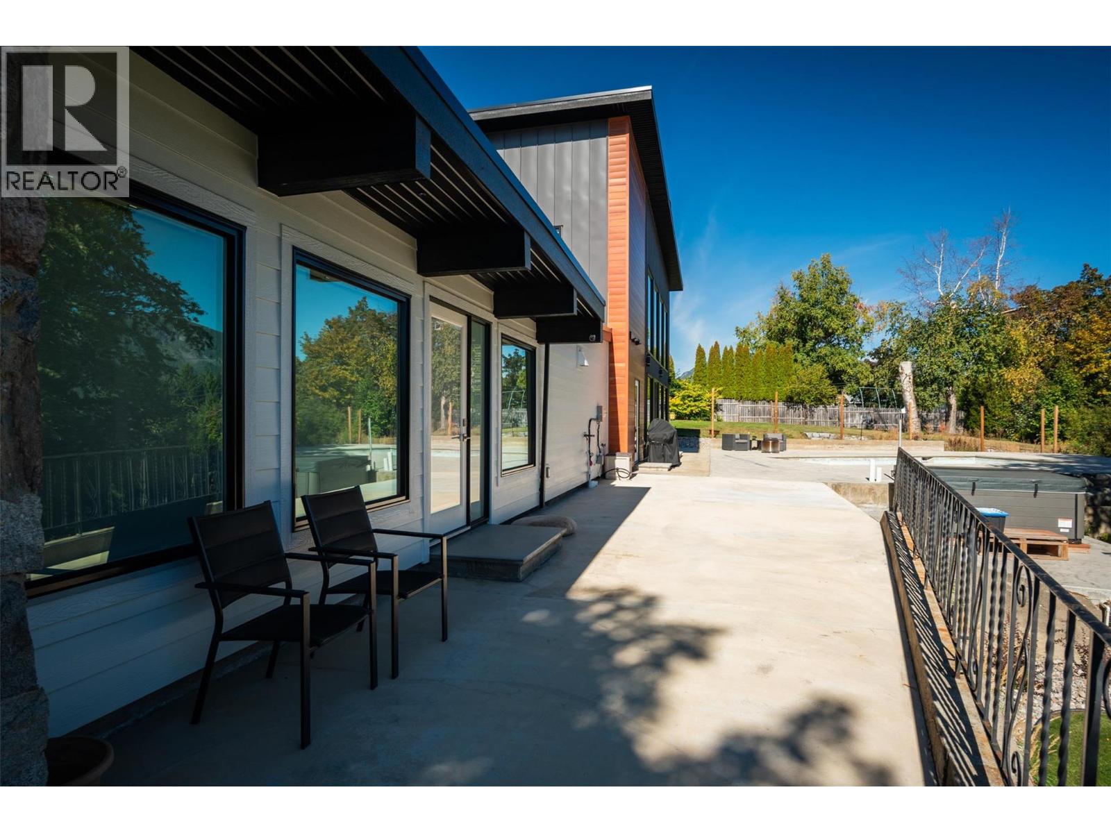 3429 8th Avenue, Castlegar, British Columbia  V1N 4L1 - Photo 74 - 10366107