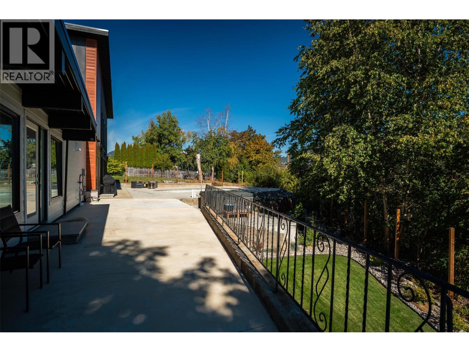 3429 8th Avenue, Castlegar, British Columbia  V1N 4L1 - Photo 73 - 10366107