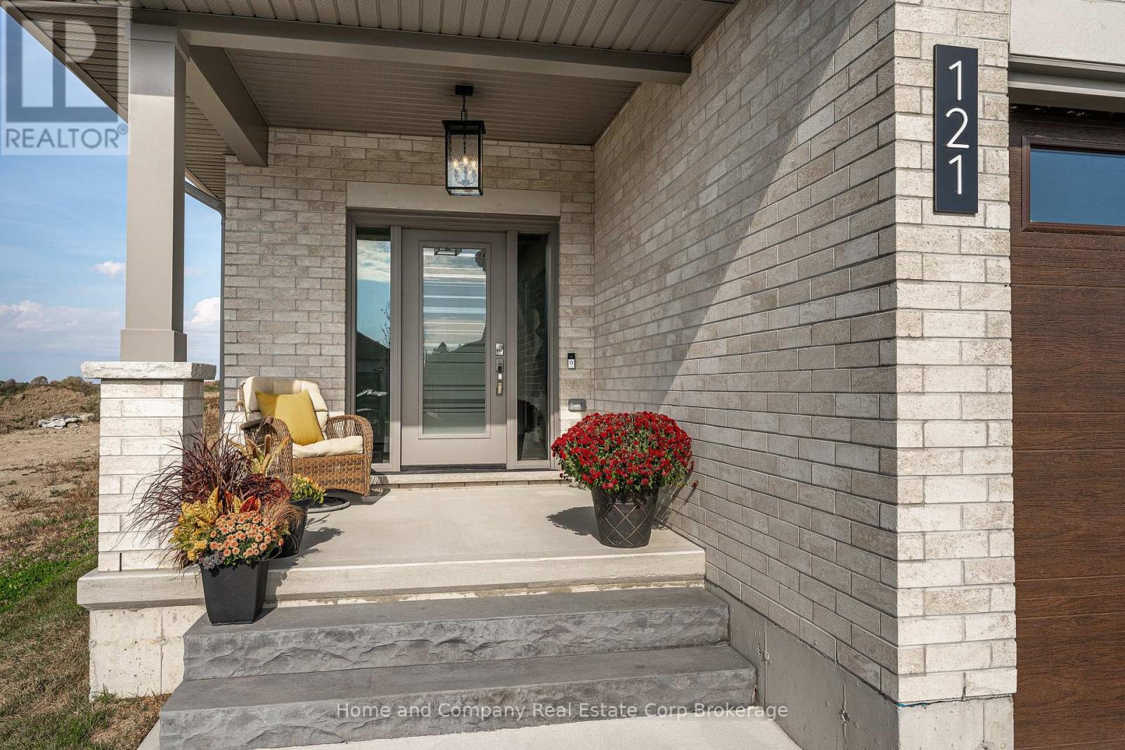 121 Glass Street, St. Marys, Ontario  N4X 0C1 - Photo 2 - X12471632