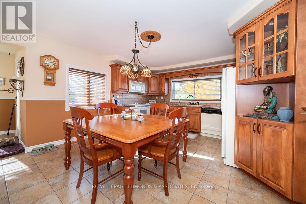 1315 Blakely Crescent W, Pembroke, Ontario  K8A 6Z9 - Photo 12 - X12230355