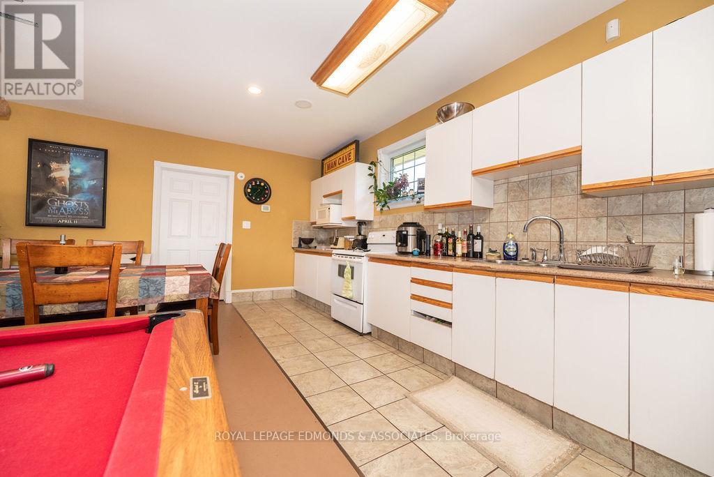 1315 Blakely Crescent W, Pembroke, Ontario  K8A 6Z9 - Photo 33 - X12230355