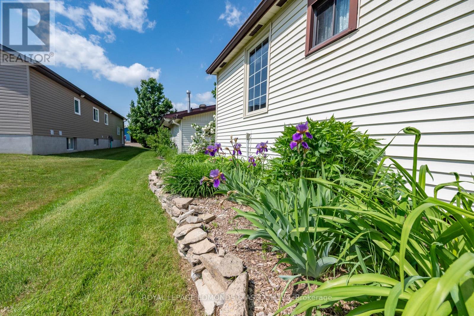 1315 Blakely Crescent W, Pembroke, Ontario  K8A 6Z9 - Photo 37 - X12230355