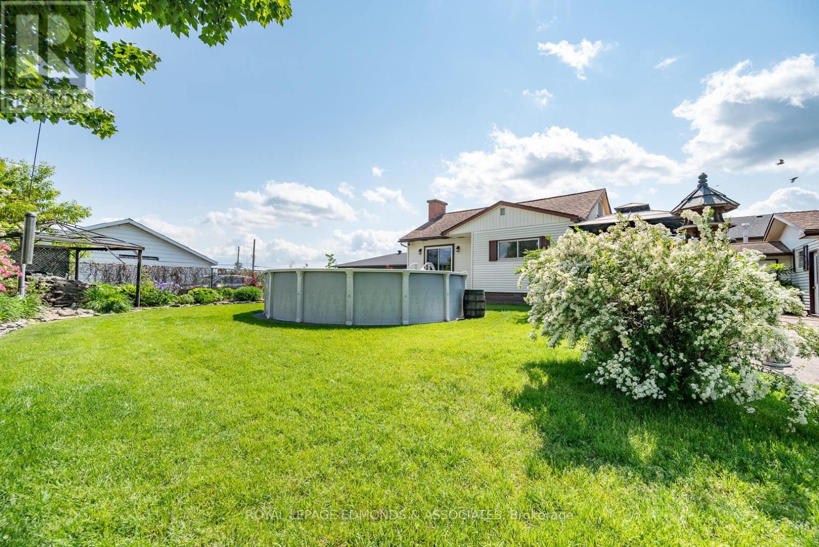 1315 Blakely Crescent W, Pembroke, Ontario  K8A 6Z9 - Photo 39 - X12230355