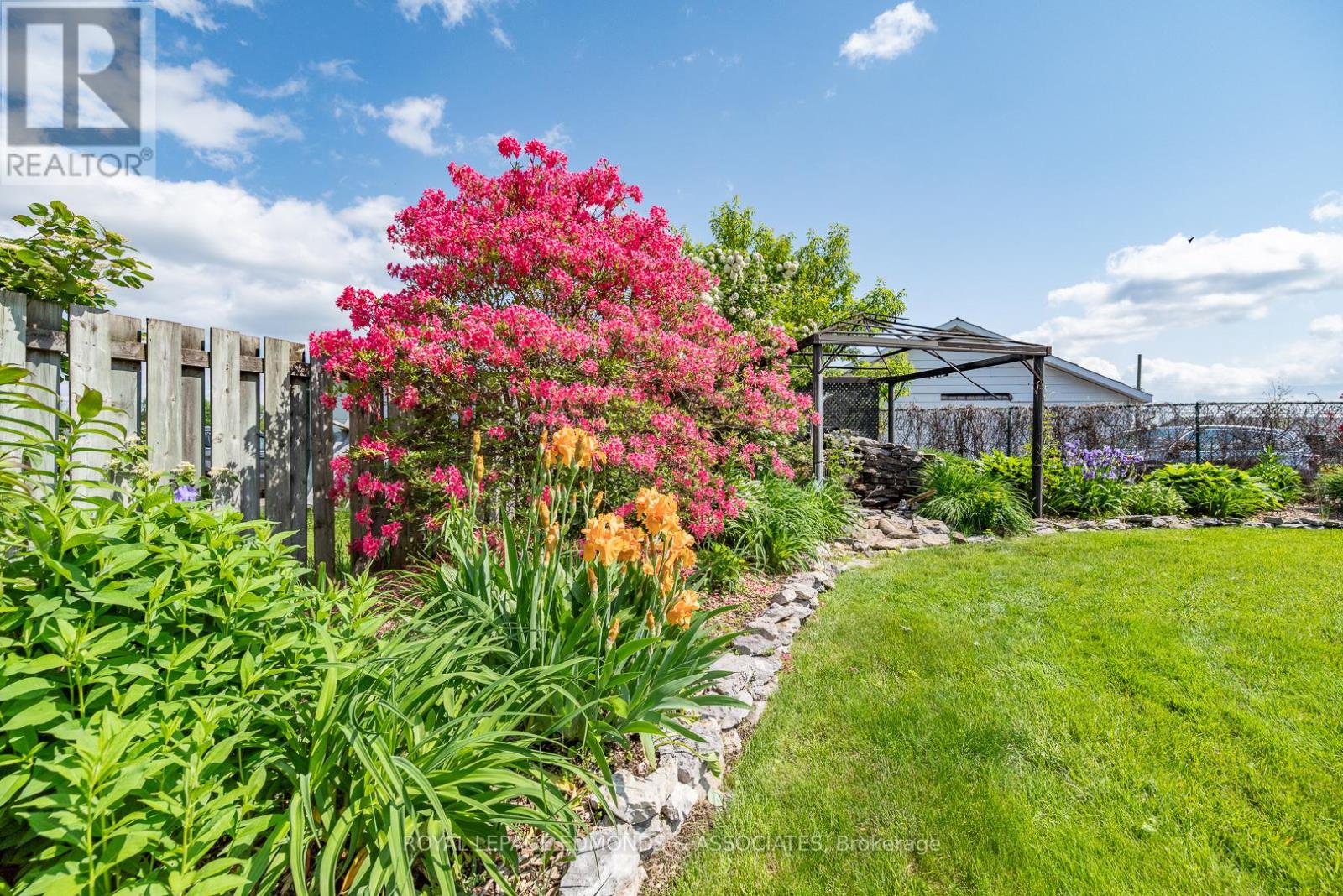 1315 Blakely Crescent W, Pembroke, Ontario  K8A 6Z9 - Photo 40 - X12230355