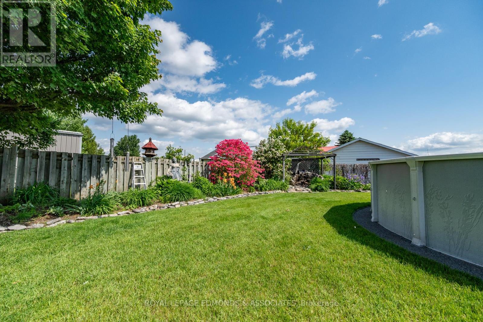 1315 Blakely Crescent W, Pembroke, Ontario  K8A 6Z9 - Photo 44 - X12230355