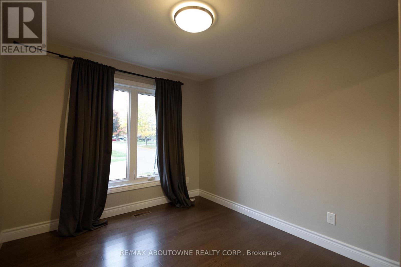 2424 Yolanda Drive, Oakville, Ontario  L6L 2H8 - Photo 13 - W12471538