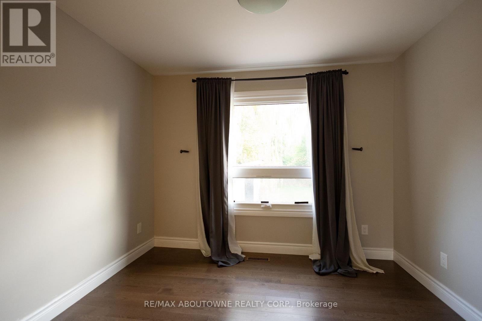 2424 Yolanda Drive, Oakville, Ontario  L6L 2H8 - Photo 14 - W12471538