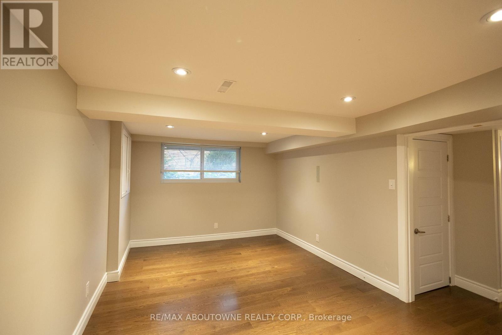 2424 Yolanda Drive, Oakville, Ontario  L6L 2H8 - Photo 16 - W12471538