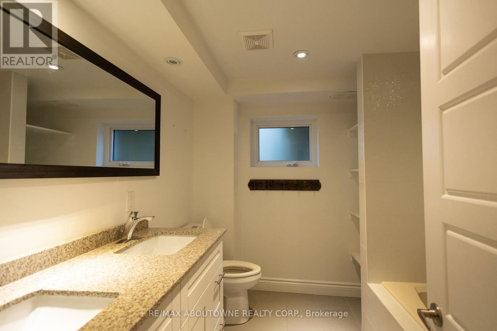 2424 Yolanda Drive, Oakville, Ontario  L6L 2H8 - Photo 19 - W12471538