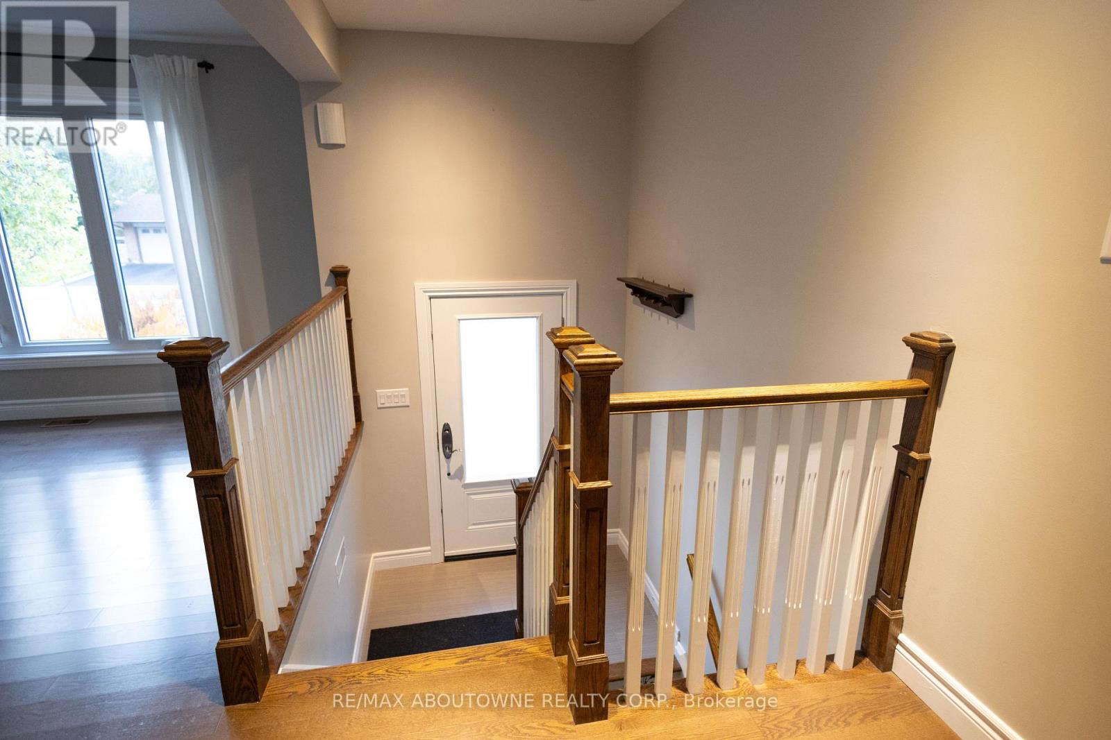 2424 Yolanda Drive, Oakville, Ontario  L6L 2H8 - Photo 2 - W12471538