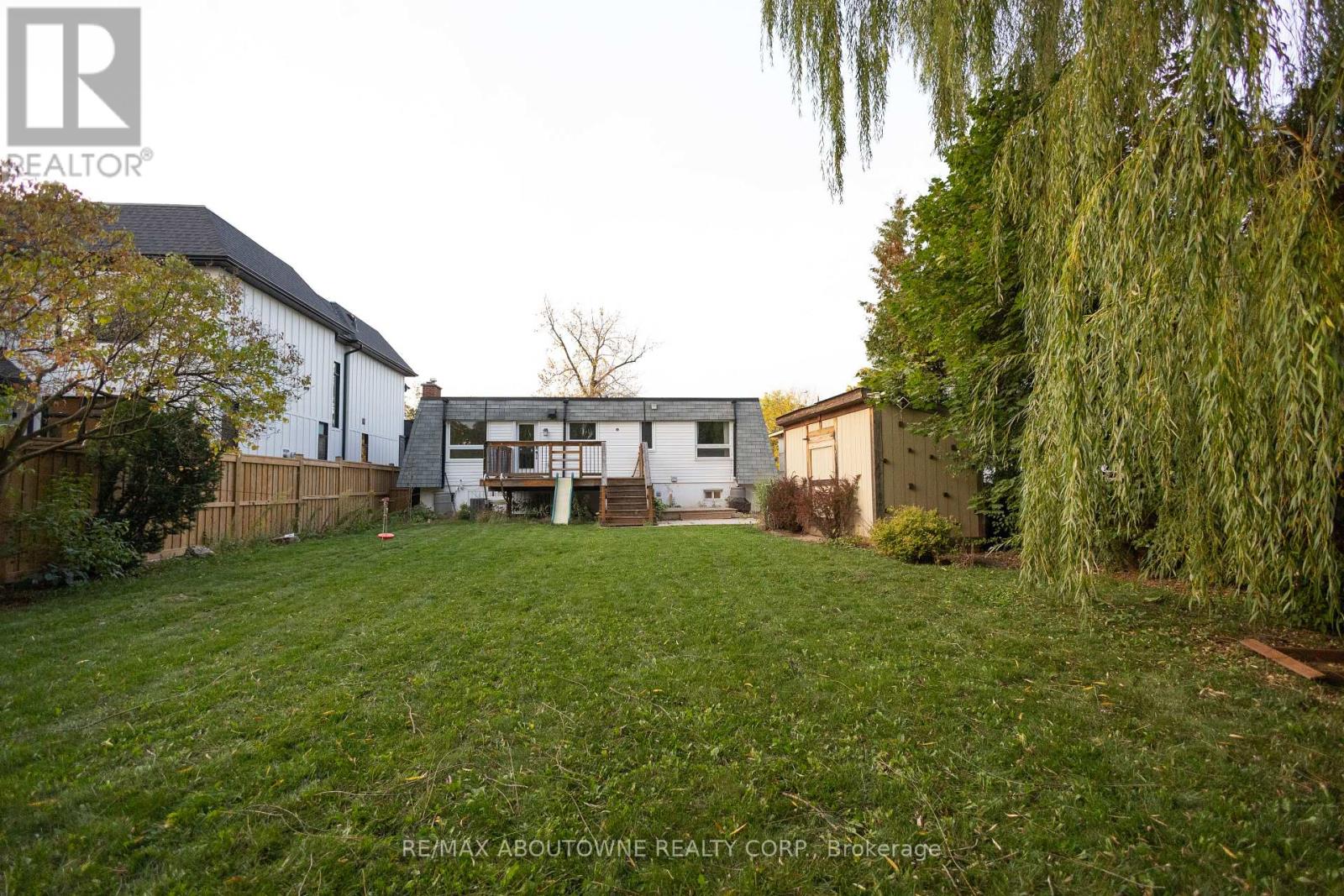 2424 Yolanda Drive, Oakville, Ontario  L6L 2H8 - Photo 25 - W12471538