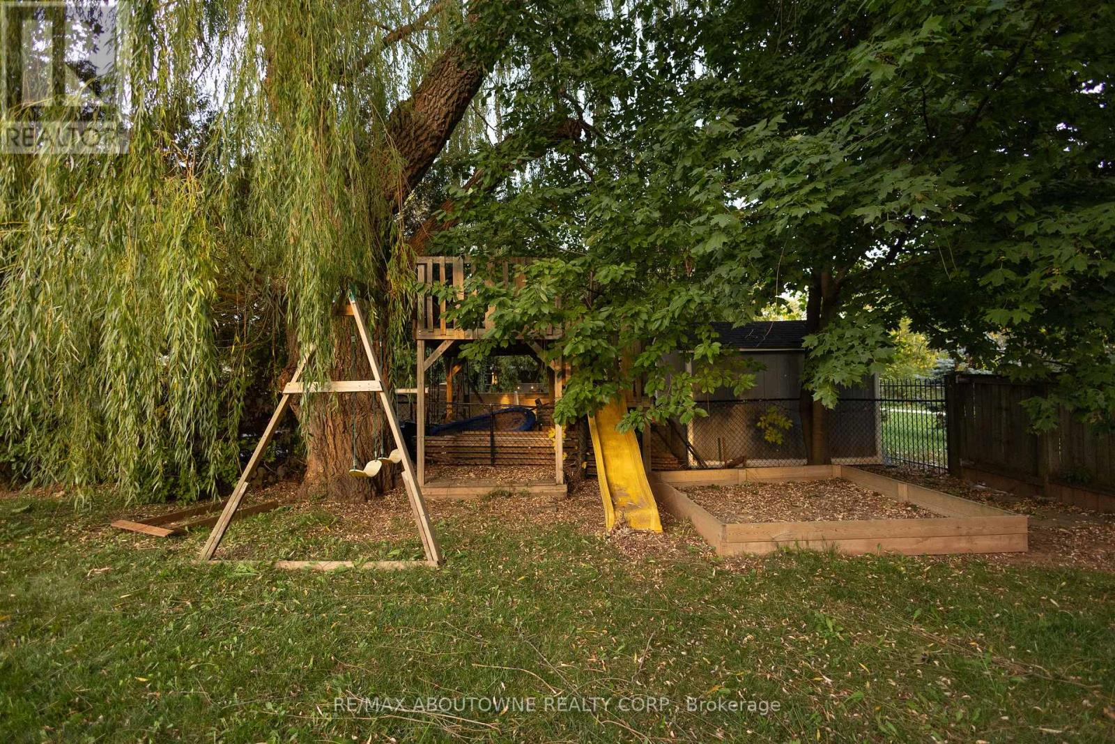 2424 Yolanda Drive, Oakville, Ontario  L6L 2H8 - Photo 26 - W12471538