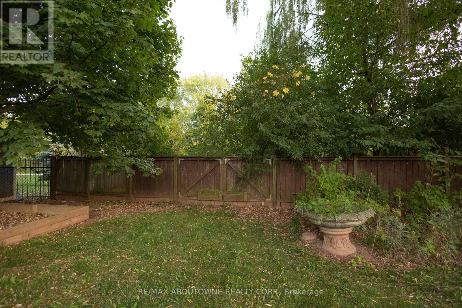 2424 Yolanda Drive, Oakville, Ontario  L6L 2H8 - Photo 29 - W12471538