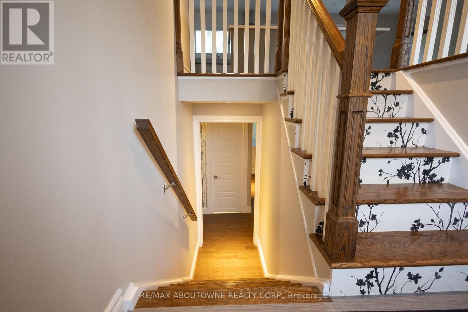 2424 Yolanda Drive, Oakville, Ontario  L6L 2H8 - Photo 3 - W12471538