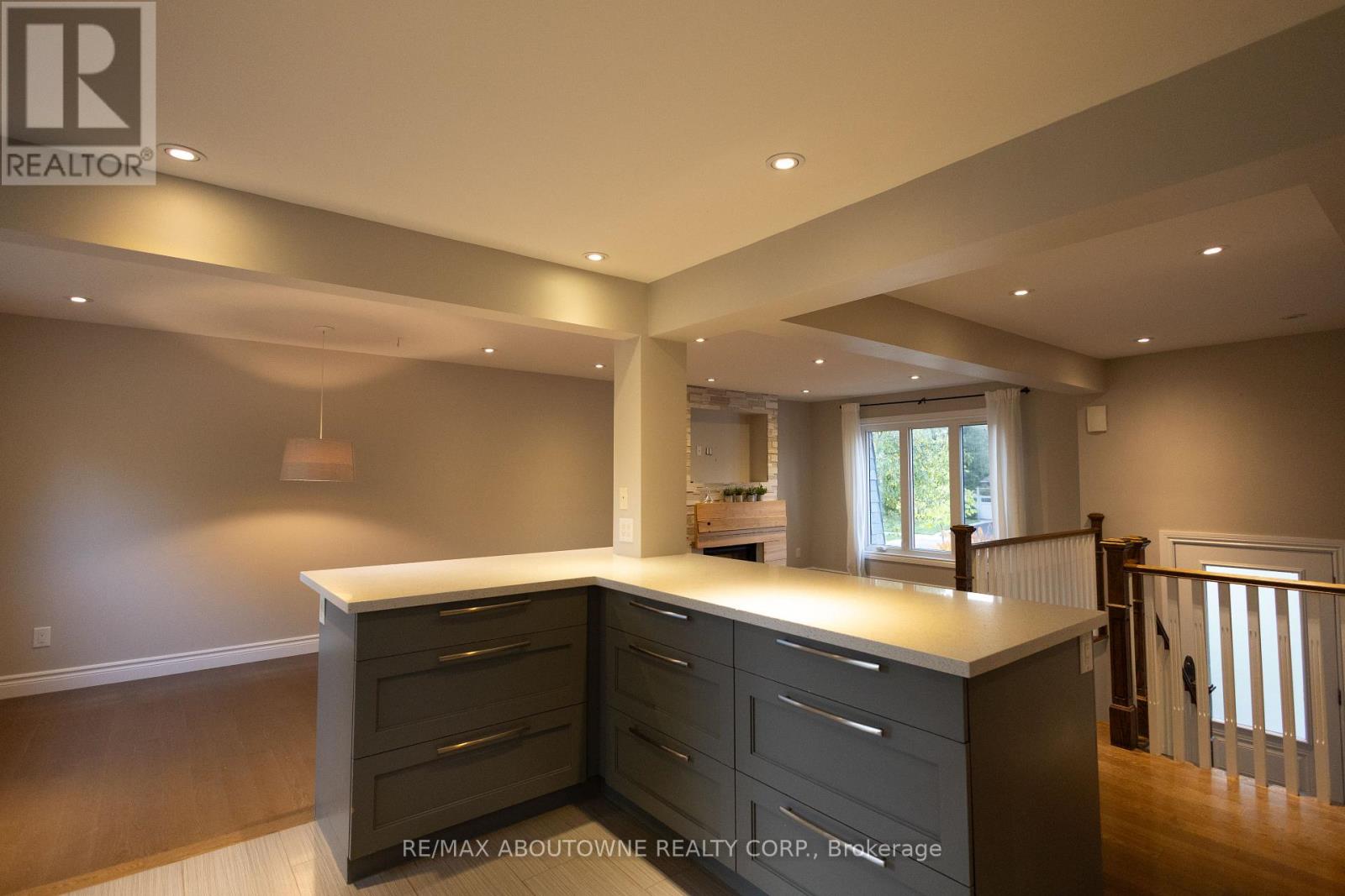 2424 Yolanda Drive, Oakville, Ontario  L6L 2H8 - Photo 6 - W12471538