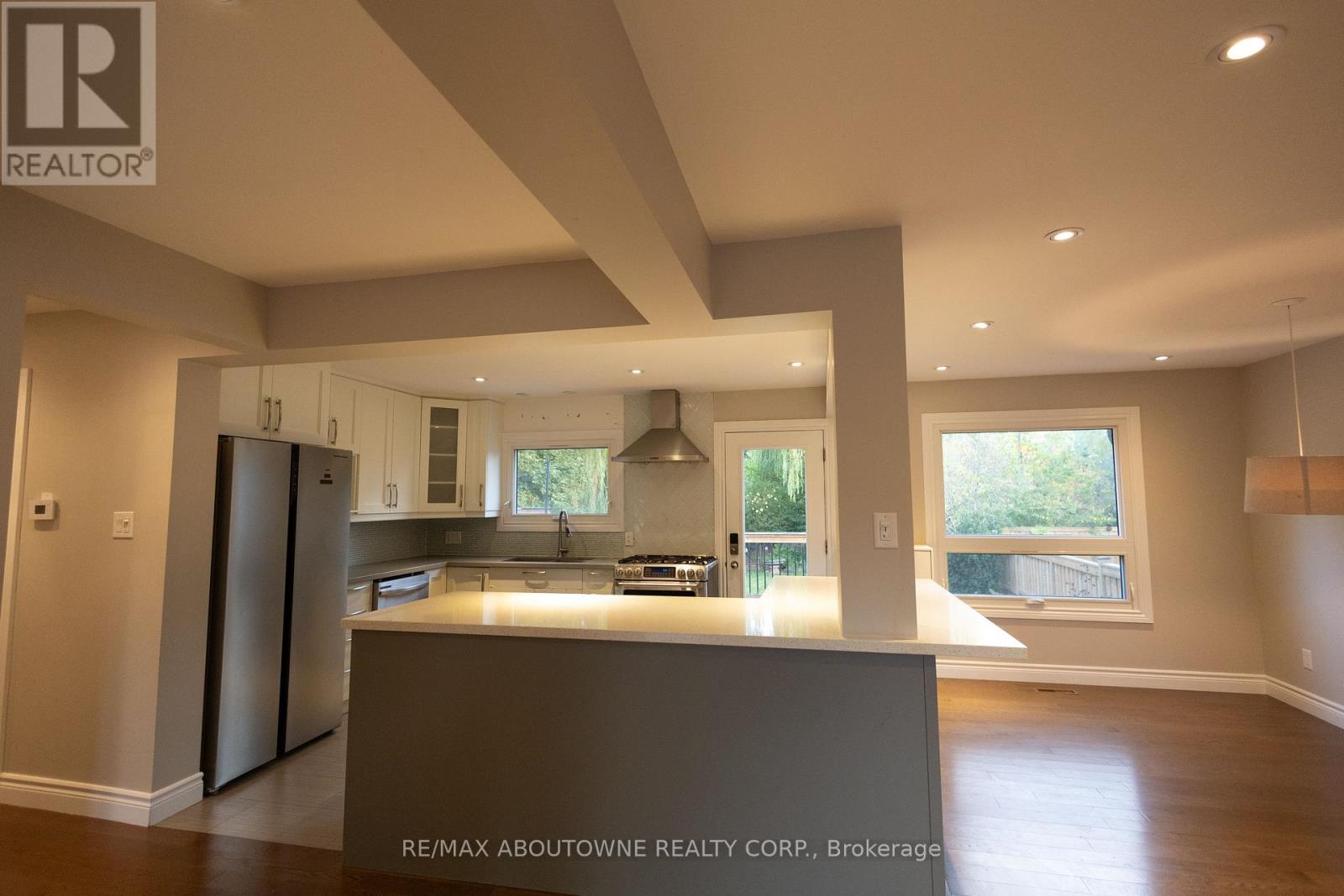2424 Yolanda Drive, Oakville, Ontario  L6L 2H8 - Photo 7 - W12471538
