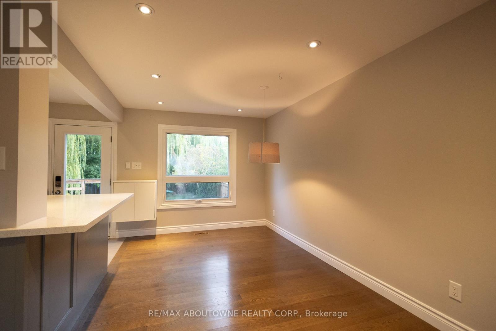 2424 Yolanda Drive, Oakville, Ontario  L6L 2H8 - Photo 8 - W12471538