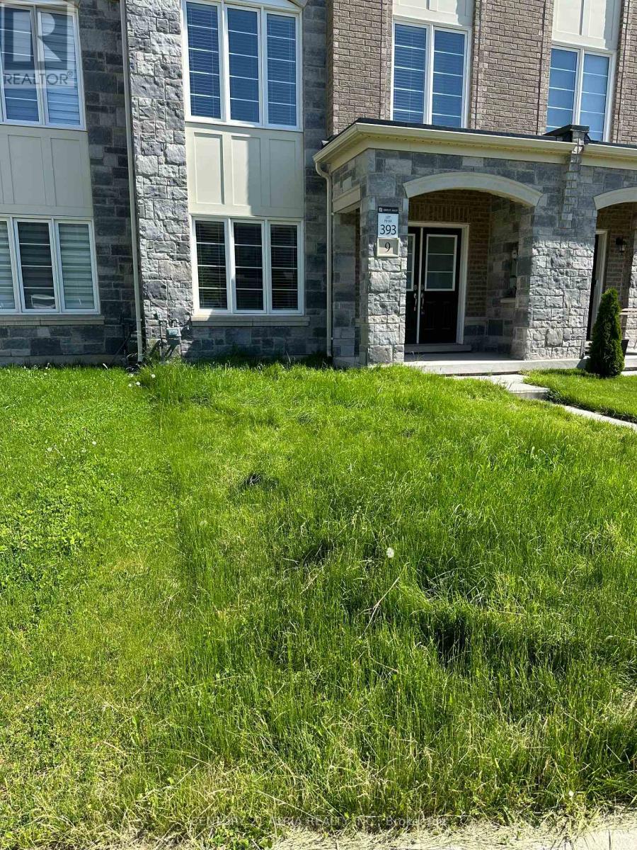 9 Temple Manor Road, Brampton, Ontario  L6Y 6C5 - Photo 2 - W12471560
