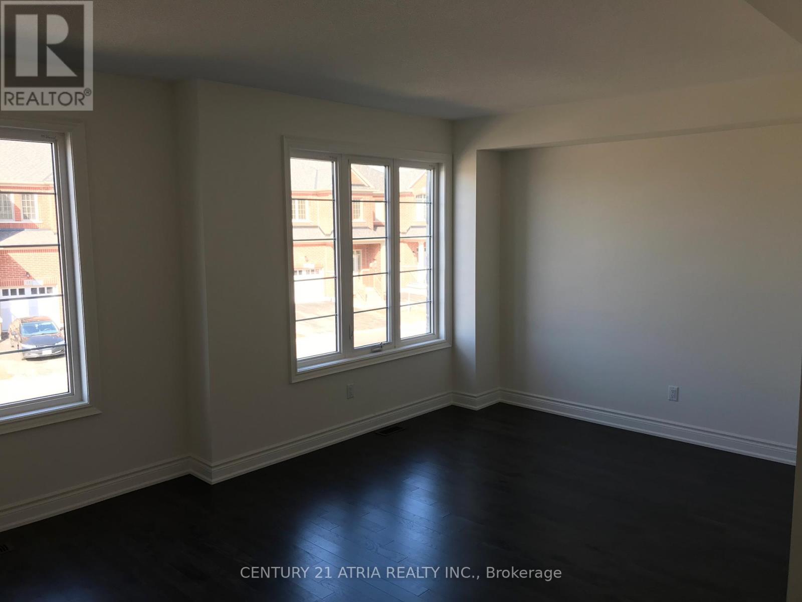 9 Temple Manor Road, Brampton, Ontario  L6Y 6C5 - Photo 4 - W12471560