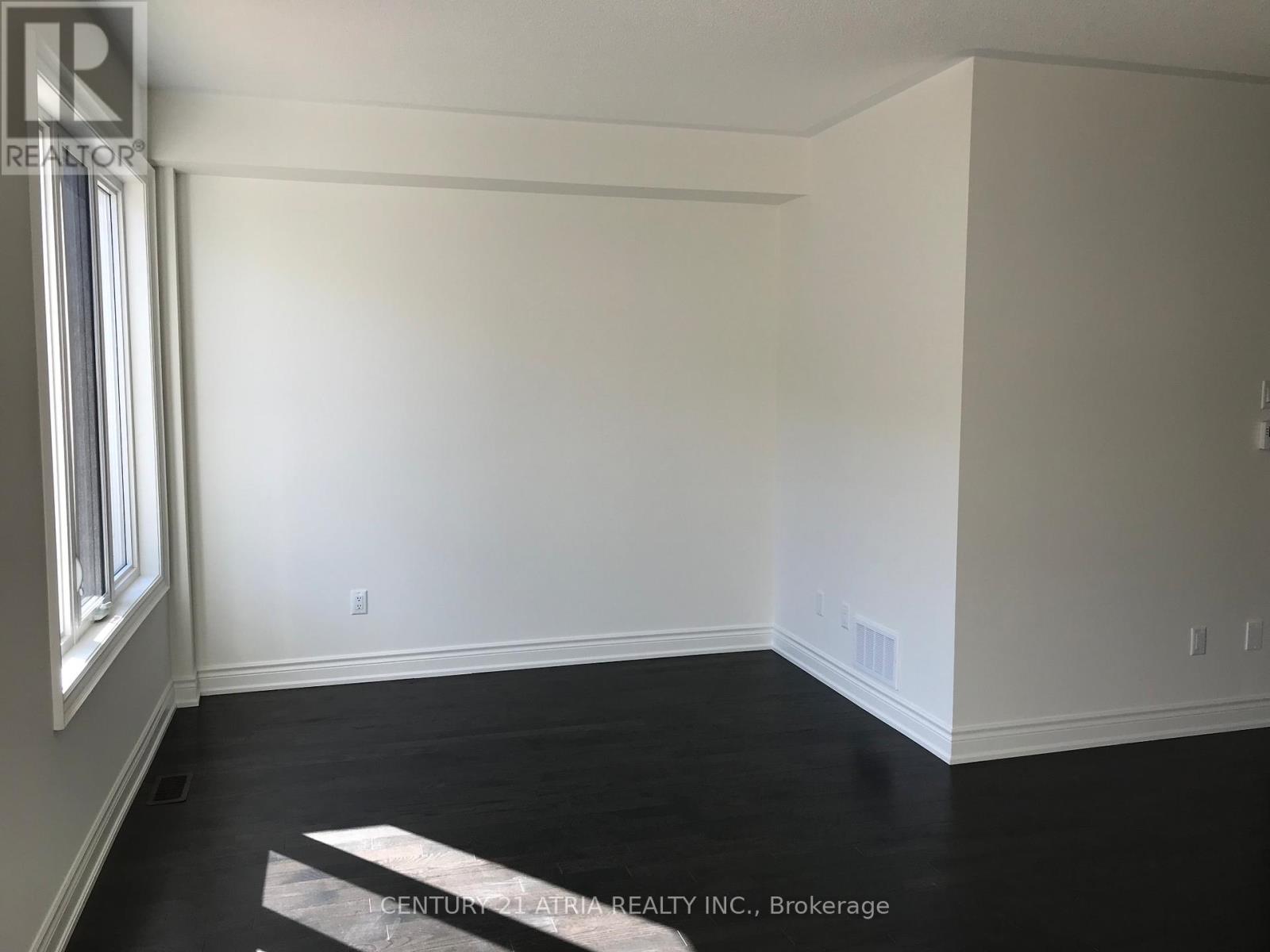 9 Temple Manor Road, Brampton, Ontario  L6Y 6C5 - Photo 6 - W12471560