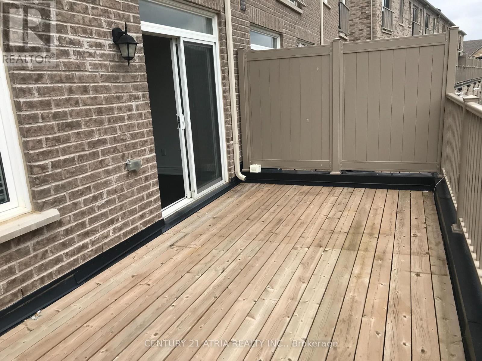 9 Temple Manor Road, Brampton, Ontario  L6Y 6C5 - Photo 7 - W12471560