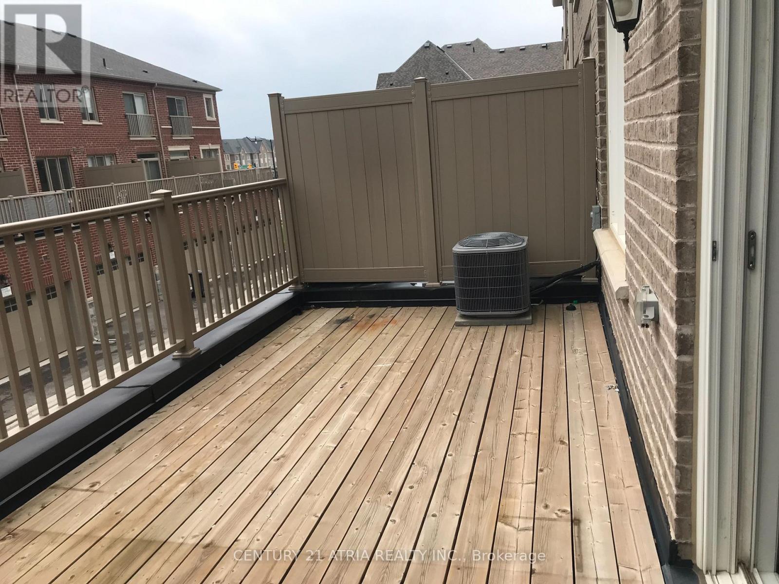 9 Temple Manor Road, Brampton, Ontario  L6Y 6C5 - Photo 8 - W12471560