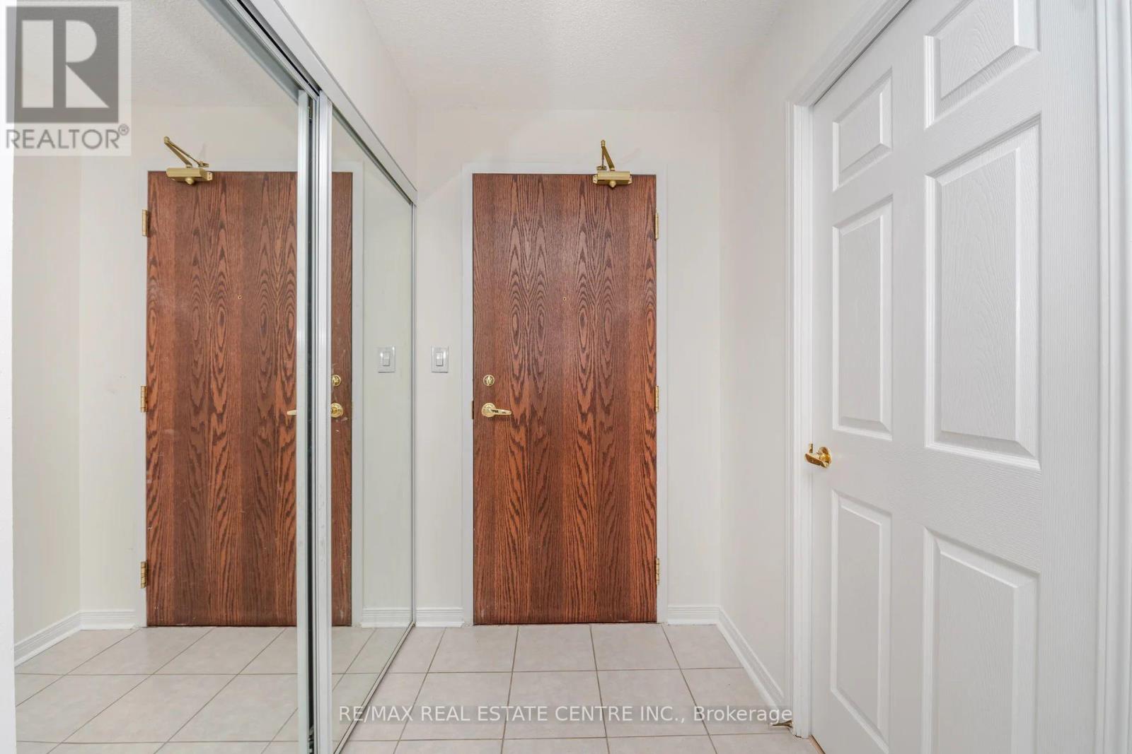 109 - 4850 Glen Erin Drive, Mississauga, Ontario  L5M 7S1 - Photo 5 - W12471578