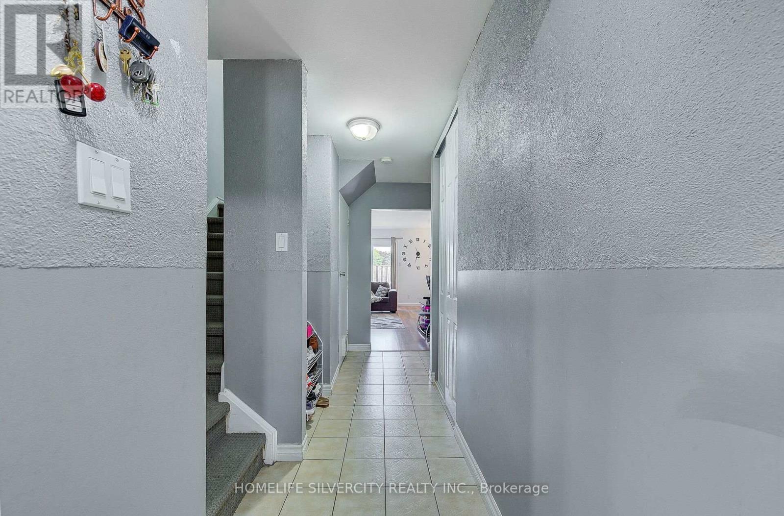 183 Deveron Crescent, London South, Ontario  N5Z 4J7 - Photo 4 - X12471537