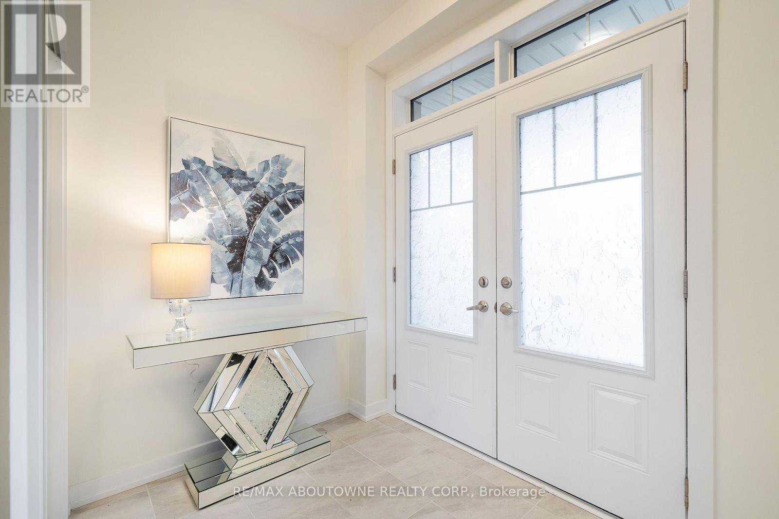 57 Monteith Drive, Brantford, Ontario  N3T 0W6 - Photo 3 - X12471557