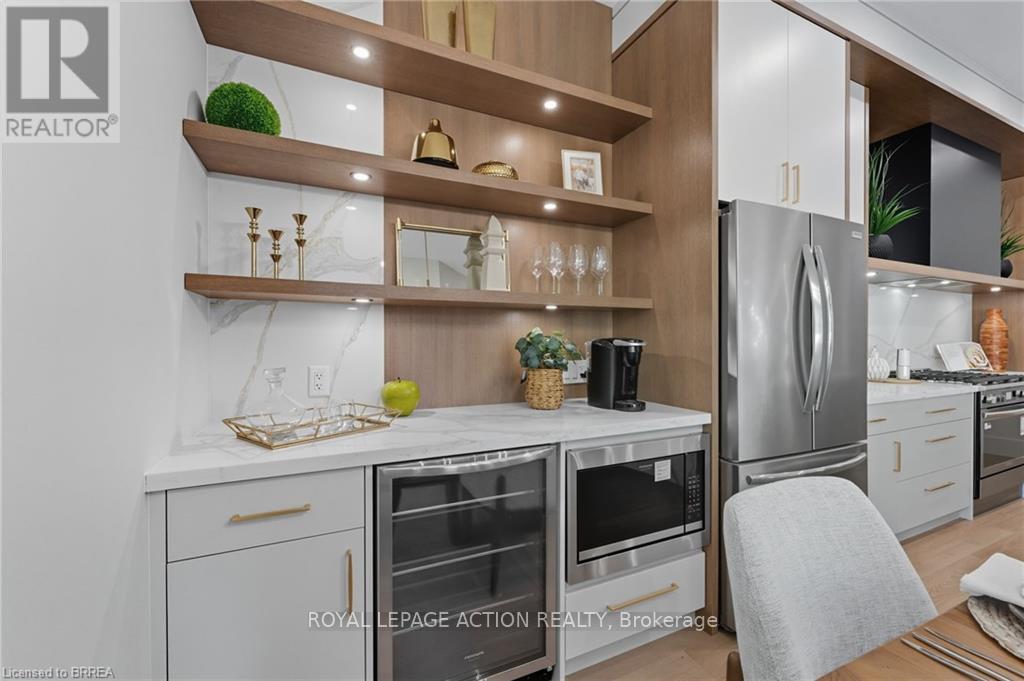 141 Parkside Drive, Brantford, Ontario  N3T 0S9 - Photo 12 - X12471559