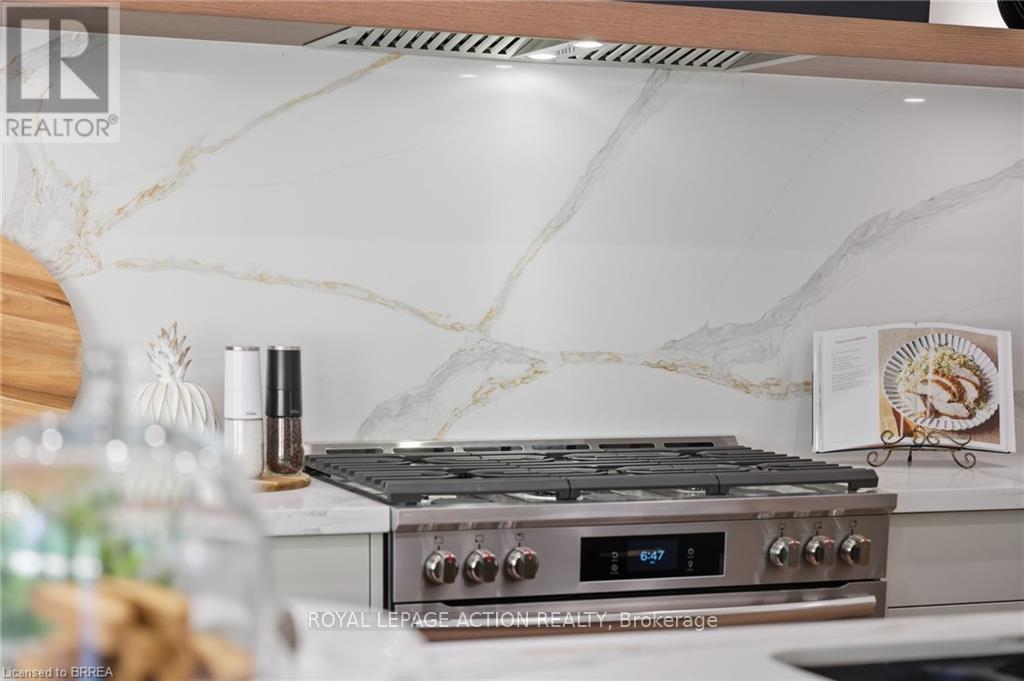 141 Parkside Drive, Brantford, Ontario  N3T 0S9 - Photo 24 - X12471559