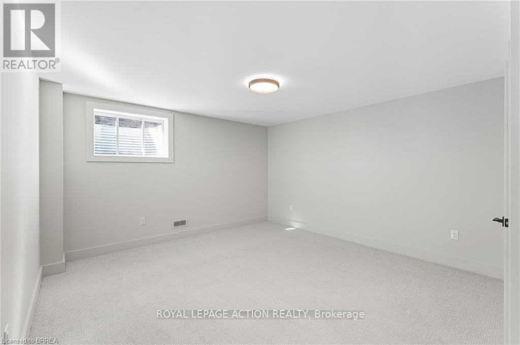 141 Parkside Drive, Brantford, Ontario  N3T 0S9 - Photo 38 - X12471559