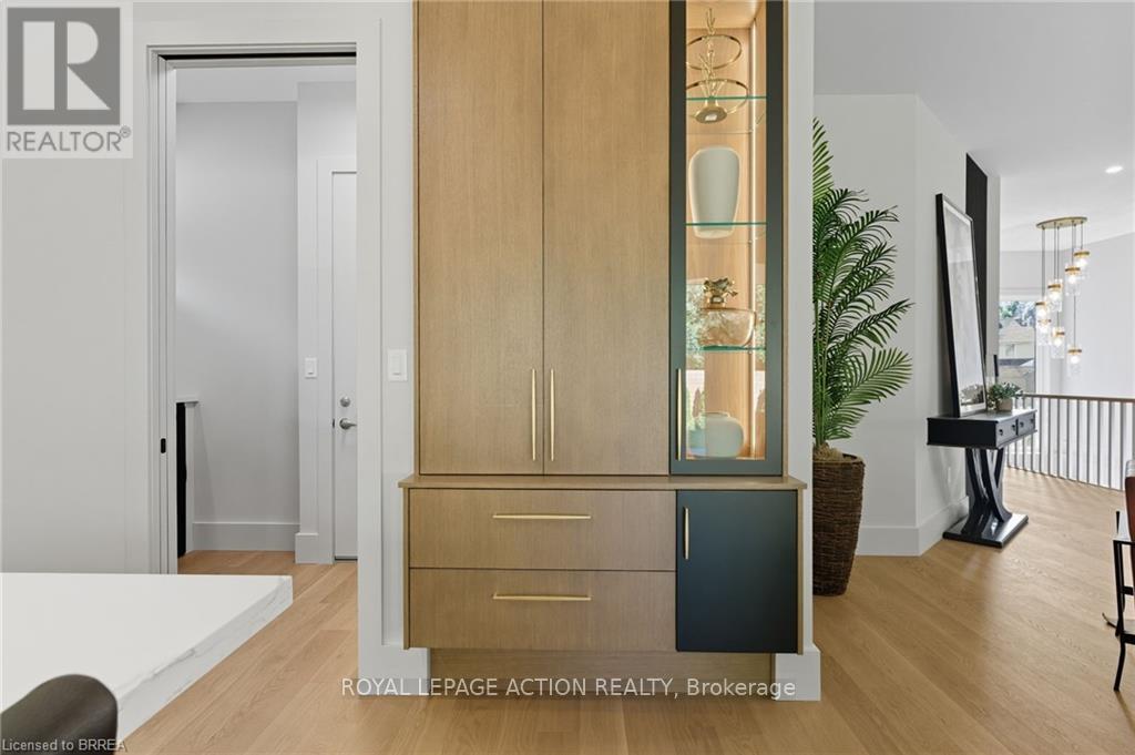 141 Parkside Drive, Brantford, Ontario  N3T 0S9 - Photo 8 - X12471559