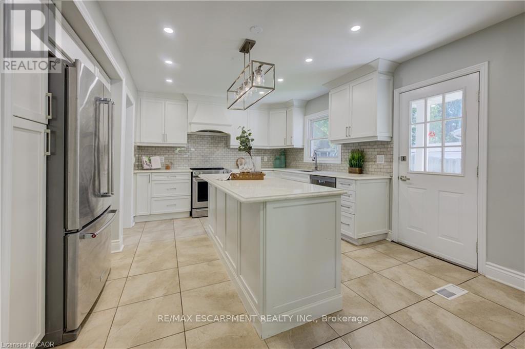 5180 Southgate Avenue, Niagara Falls, Ontario  L2E 7G5 - Photo 8 - X12471603