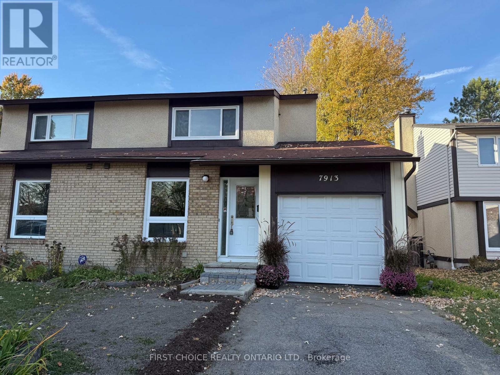 7913 JEANNE D'ARC BOULEVARD, Ottawa, Ontario