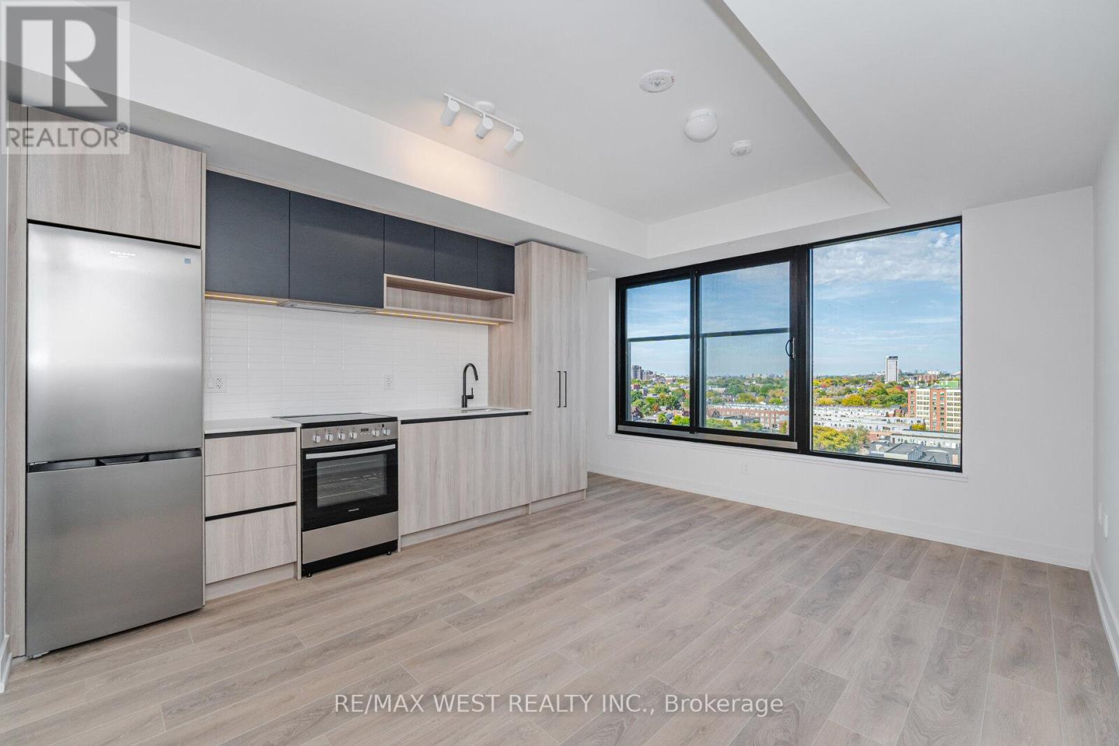 1113 - 181 Sterling Road, Toronto, Ontario  M6R 2B2 - Photo 10 - C12471624