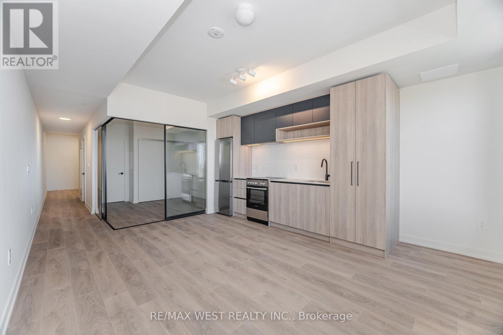 1113 - 181 Sterling Road, Toronto, Ontario  M6R 2B2 - Photo 15 - C12471624