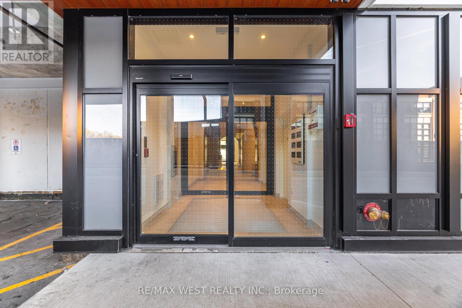 1113 - 181 Sterling Road, Toronto, Ontario  M6R 2B2 - Photo 2 - C12471624