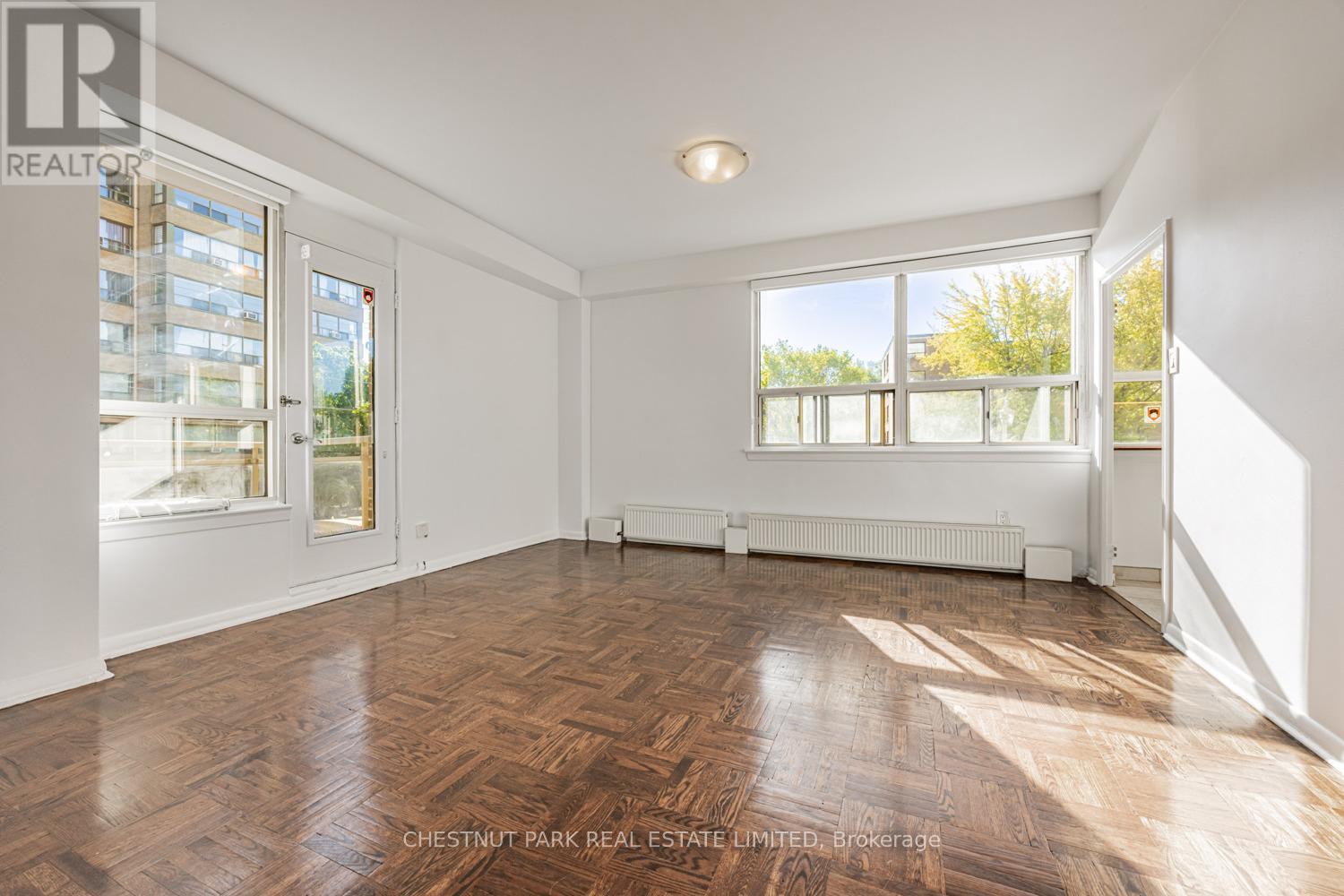 105 - 2500 Bathurst Street, Toronto, Ontario  M6B 2Y8 - Photo 4 - C12471647