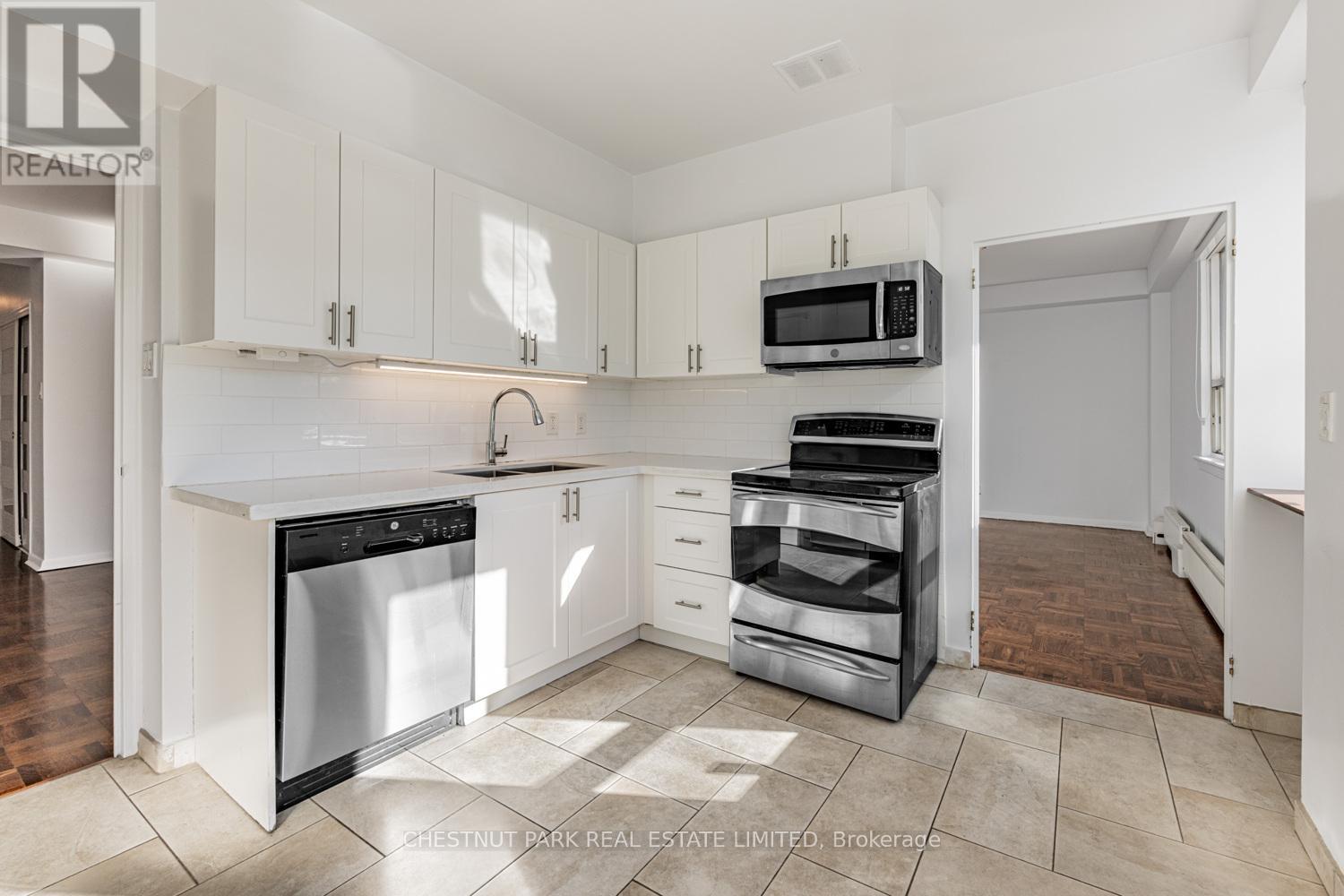 105 - 2500 Bathurst Street, Toronto, Ontario  M6B 2Y8 - Photo 5 - C12471647