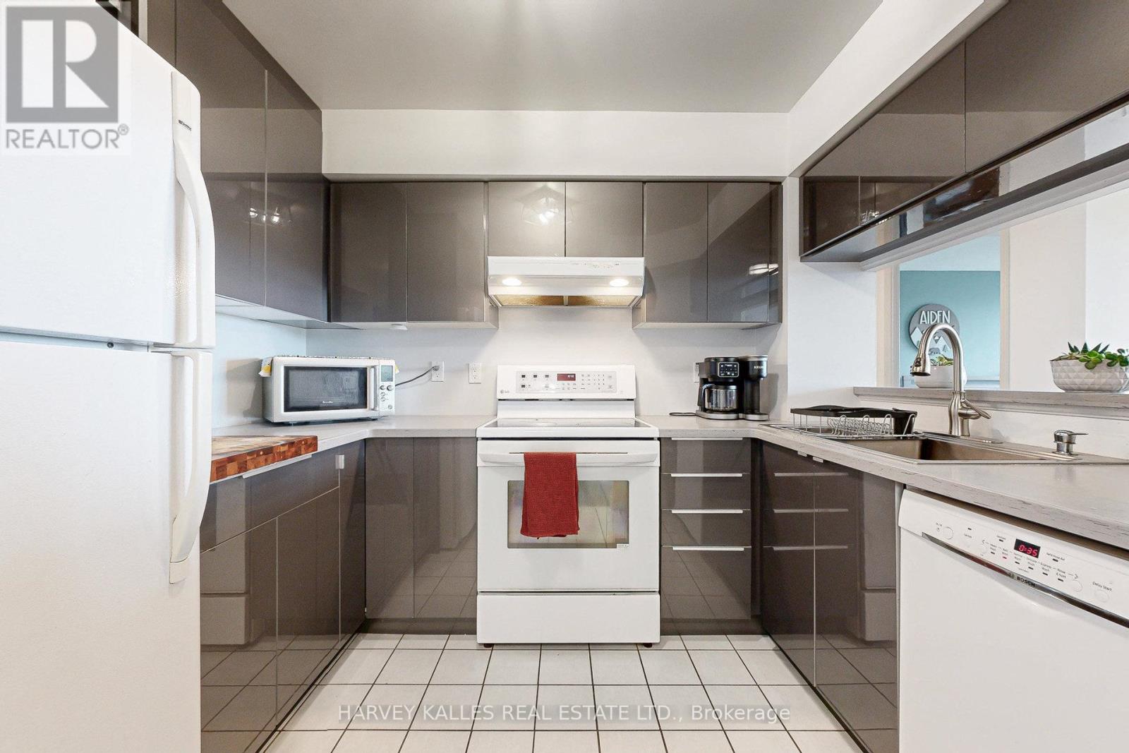 710 - 2 Covington Road, Toronto, Ontario  M6A 3E2 - Photo 7 - C12471658