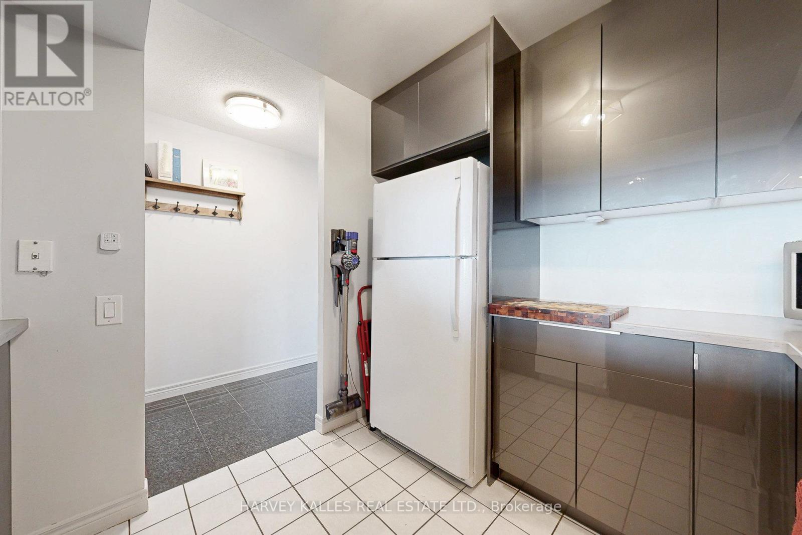 710 - 2 Covington Road, Toronto, Ontario  M6A 3E2 - Photo 9 - C12471658