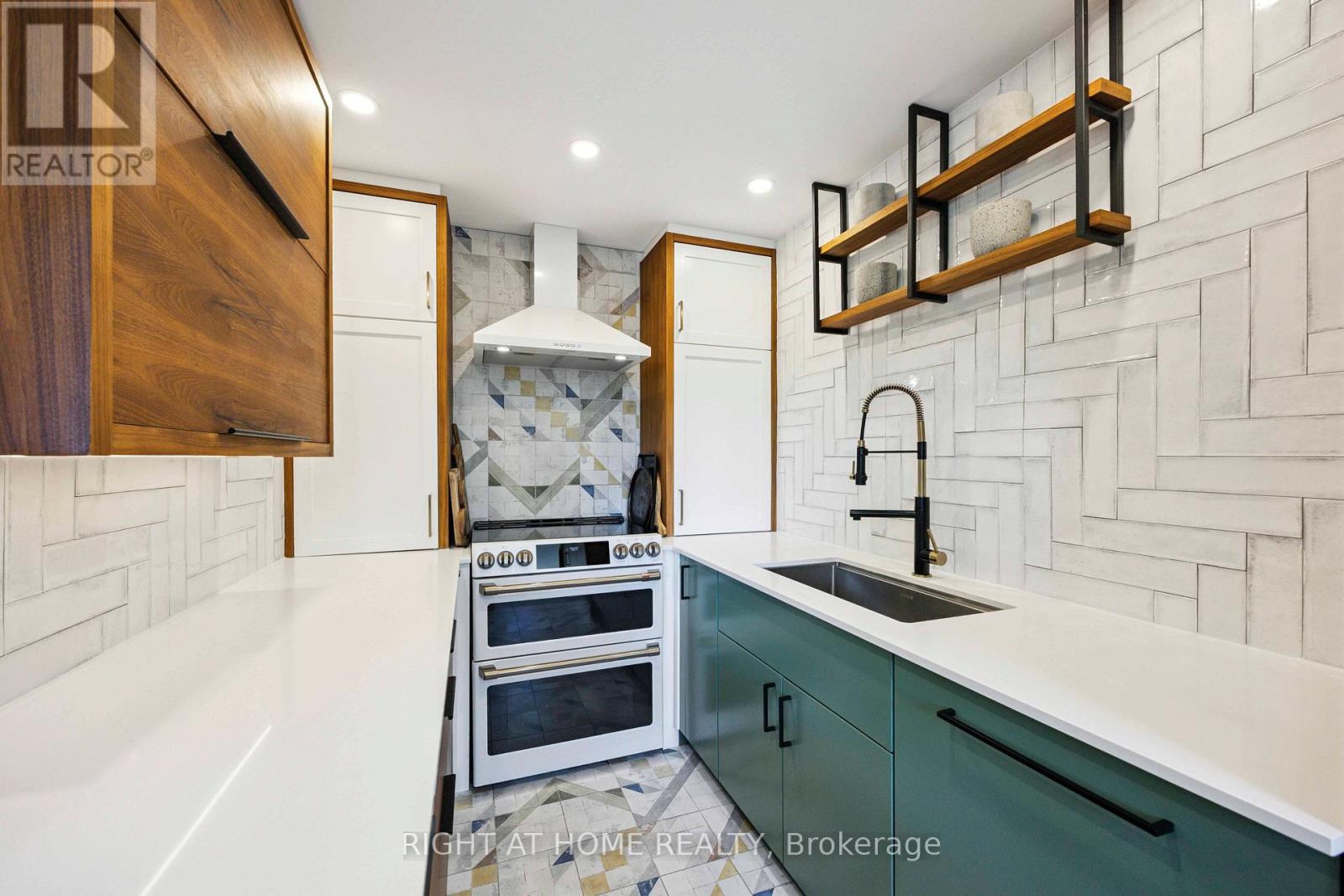 103 - 57 Neptune Drive, Toronto, Ontario  M6A 1X2 - Photo 15 - C12471730