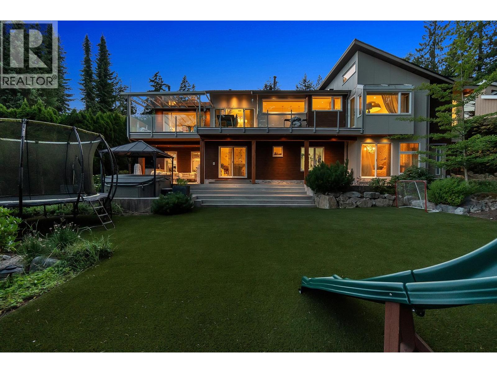 3706 SOUTHRIDGE PLACE, West Vancouver, British Columbia