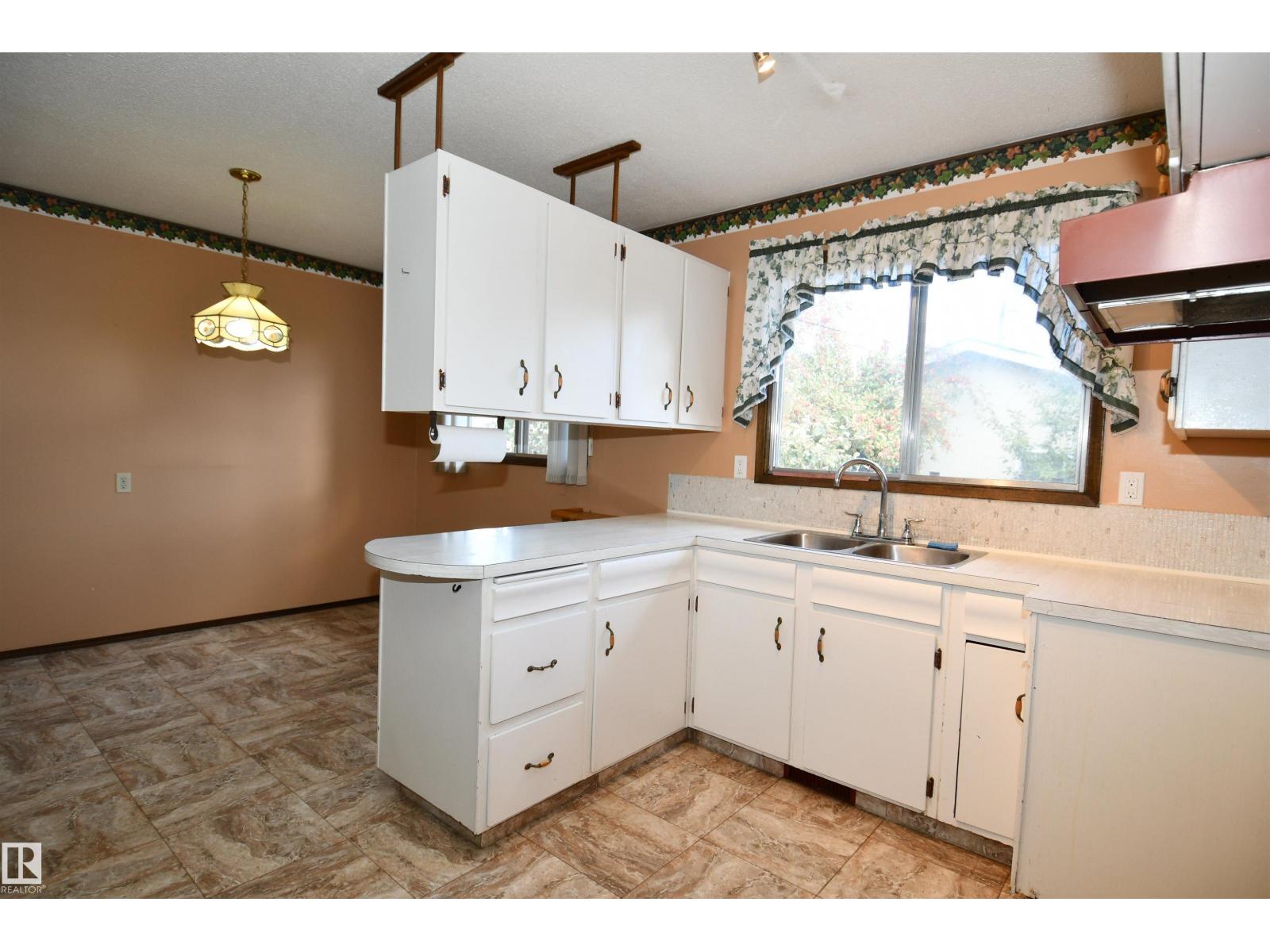 16 Camelot Av, Leduc, Alberta  T9E 4M3 - Photo 9 - E4462790