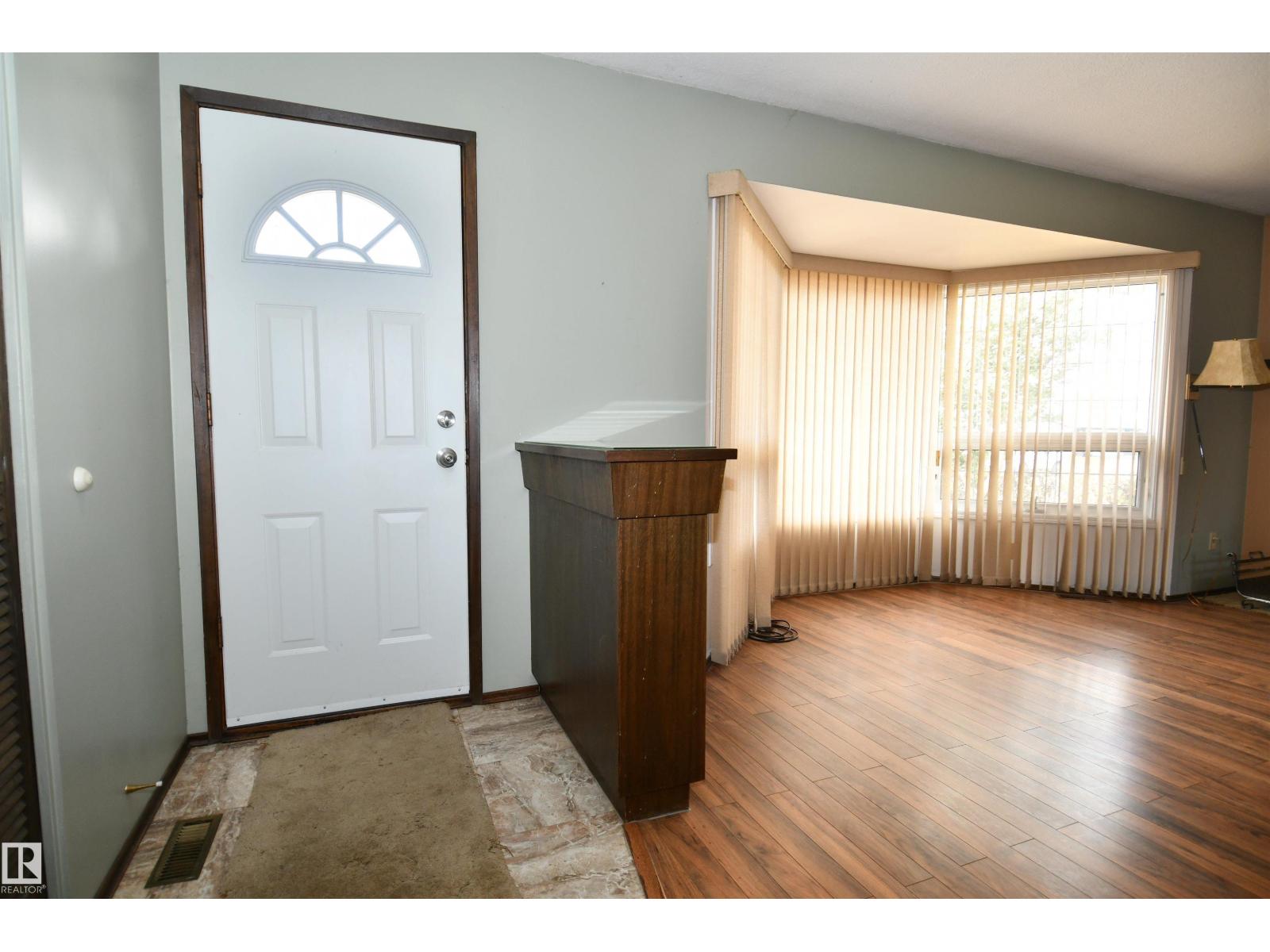16 Camelot Av, Leduc, Alberta  T9E 4M3 - Photo 4 - E4462790