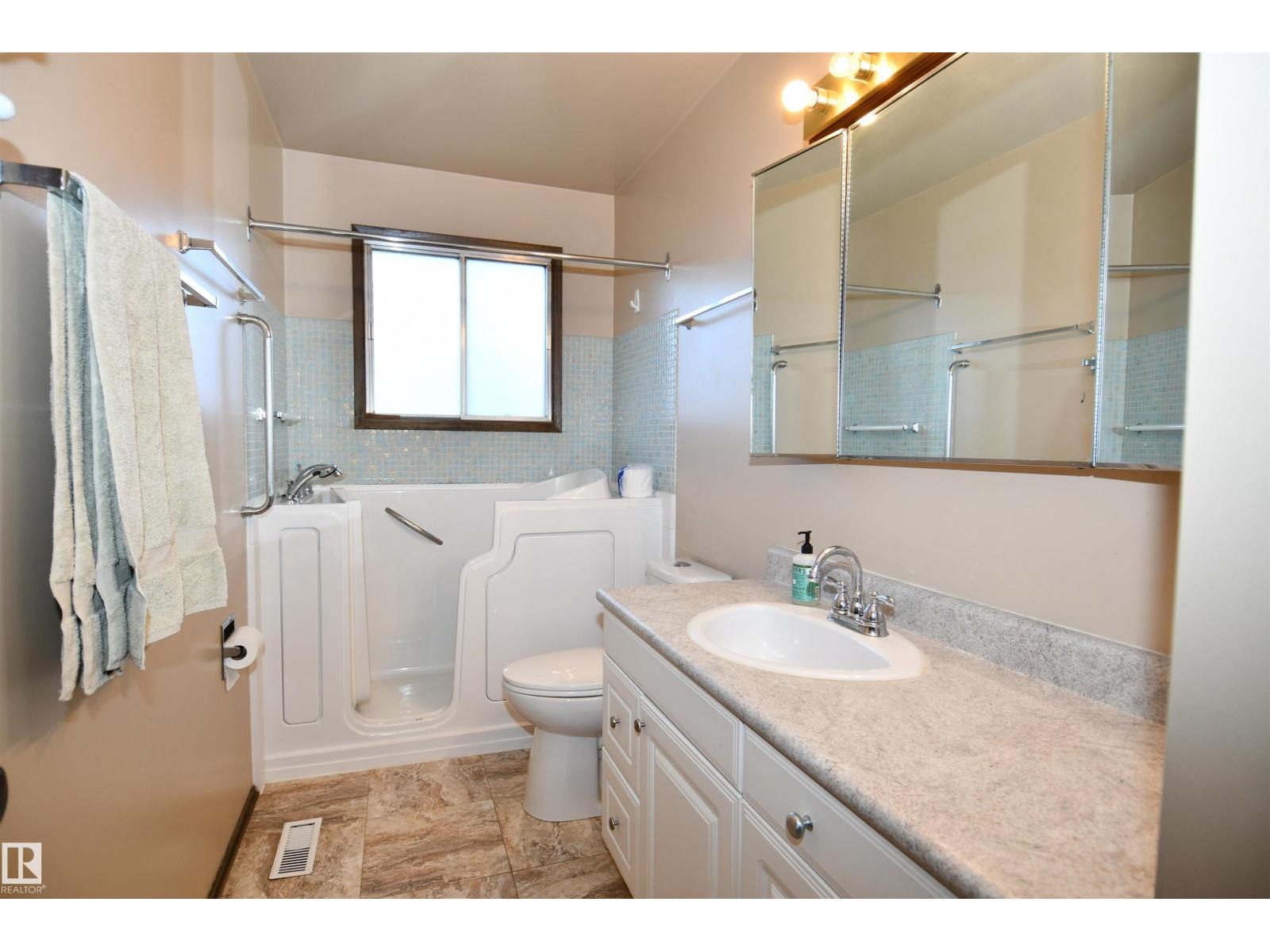 16 Camelot Av, Leduc, Alberta  T9E 4M3 - Photo 11 - E4462790