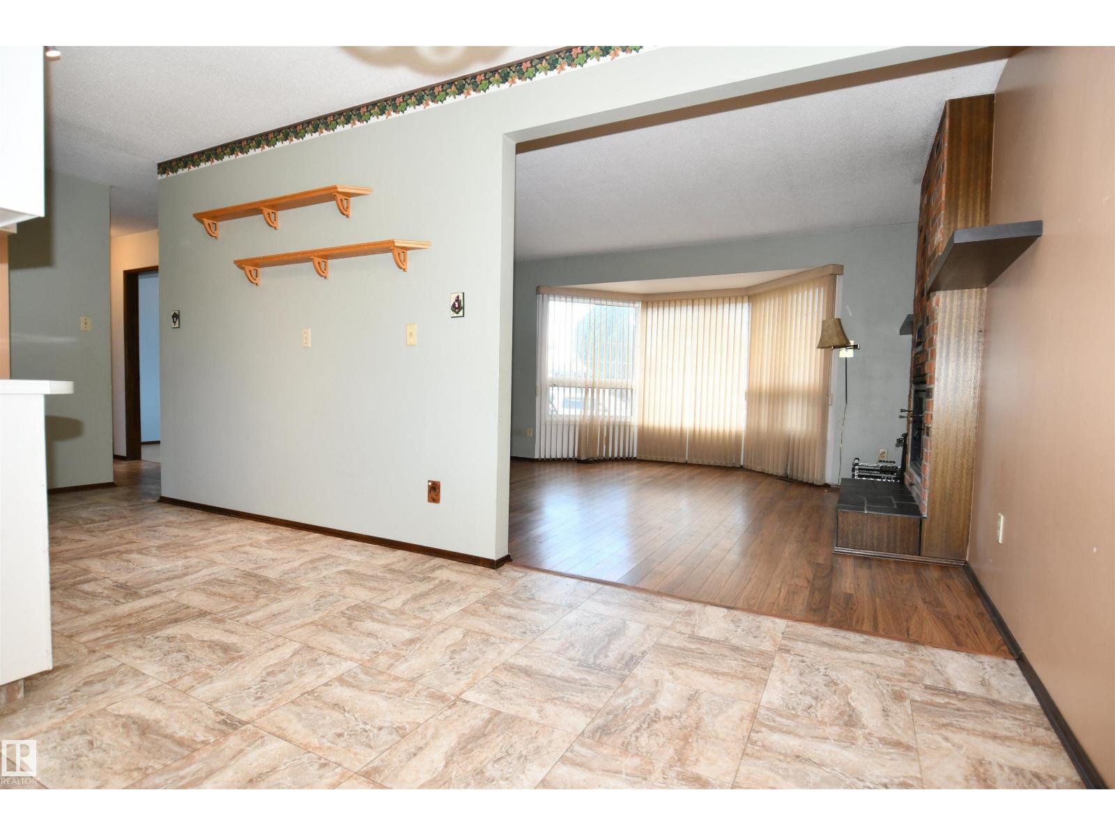 16 Camelot Av, Leduc, Alberta  T9E 4M3 - Photo 7 - E4462790