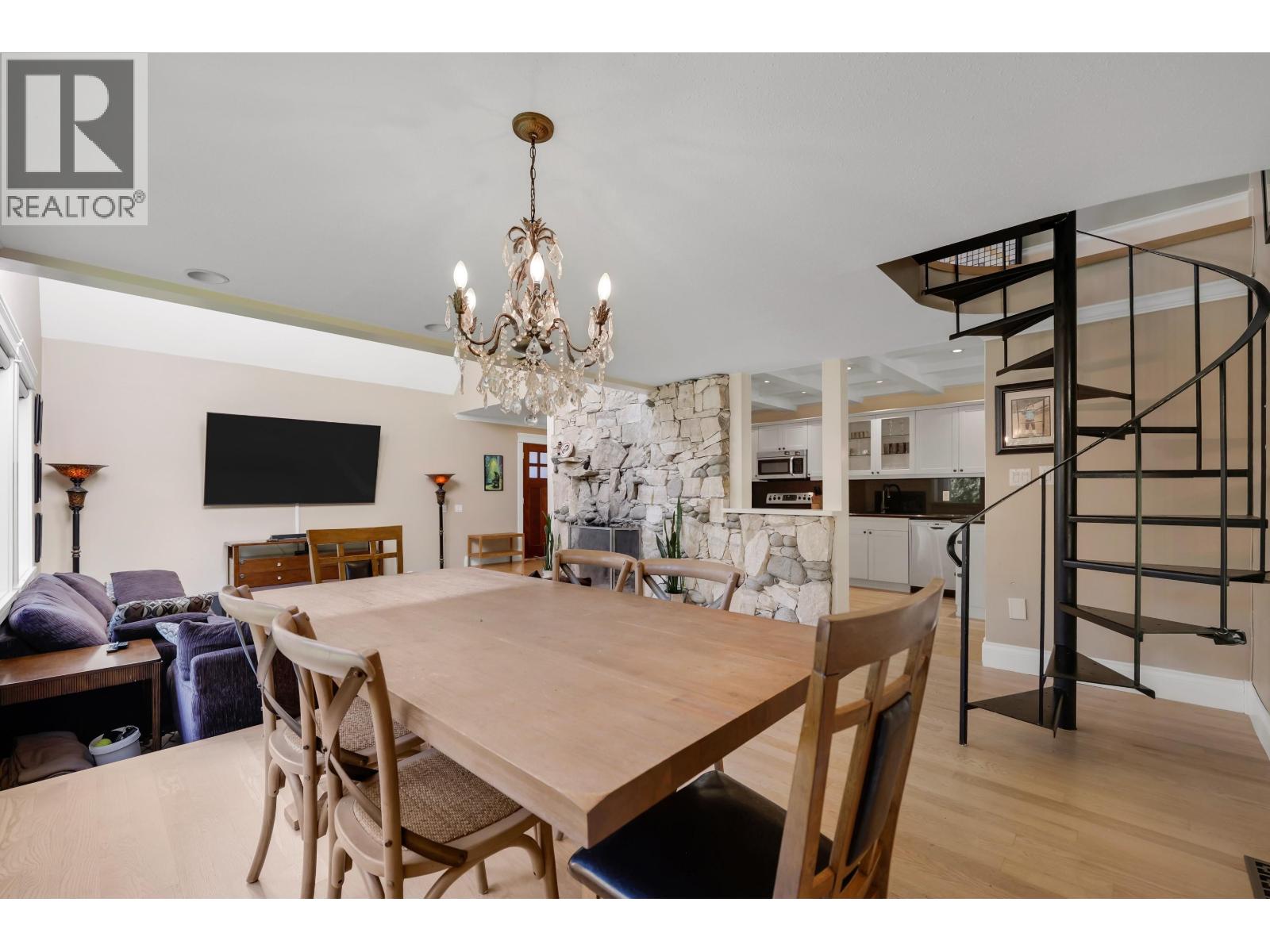 1159 Axen Road, Squamish, British Columbia  V0H 1H0 - Photo 3 - R3059753